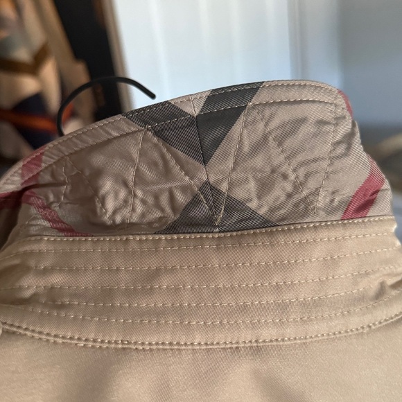 EUC flawless Burberry trench size 2 - Picture 8 of 10